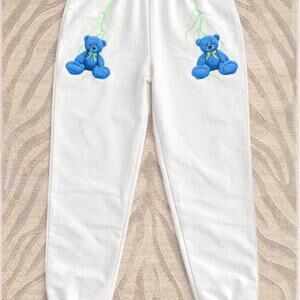 Edikted white teddy bear graphic